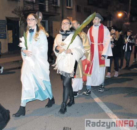 Wychowanego w Gnojnie Kazimierza Pawlaka Wacława Kowalskiego. Mistrza drugiego planu charakterystycznego aktora Romana Kłosowskiego.