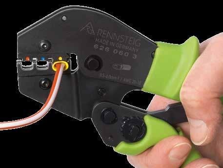 of large connectors Reduced hand effort through efficient leverage One- or two-hand use Adjustable crimping pressure Mocowanie złącza przy użyciu niewielkiej siły Locate the contact with low force