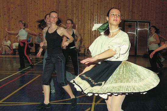 Katedra telesnej výchovy organizovala 25.4.2009 Dance Aerobic Day v telocvièni na Jedlíkovej è.7.