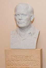 chorym, pozbawionym opieki. Zbudowano m.in.: szpital Uroczystość we wrocławskim ratuszu (od lewej): bp Ryszard Bogusz, prof. Wojciech Szczerba, ks.