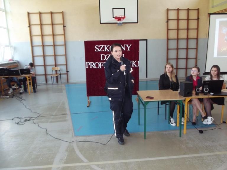 Trzecie przez pedagoga spotkanie szkolnego dotyczyło profilaktyki uzależnień w(a oparciu program własny realizowany Sam nie biorę imocno innym odradzam.