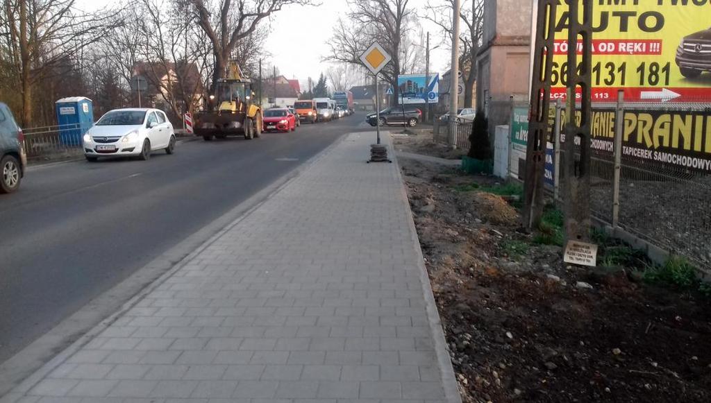Ogromne zaniepokojenie budzi również brak lokalizacji bezpiecznych przejść dla pieszych z azylami na najbardziej uczęszczanym fragmencie ul.