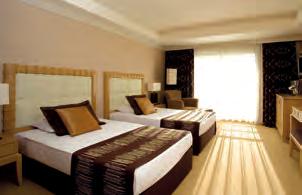 kuchnia, jacuzzi), 9 willi superior (salon, 4 sypialnie, kuchnia, jacuzzi, basen); klimatyzacja centralna, wanna, suszarka, telefon, TV, łącze