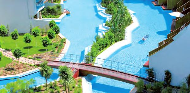 minigolf, koszykówka, siatkówka, siatkówka plażowa, miniboisko do piłki nożnej, aerobik, animacje, dyskoteka.