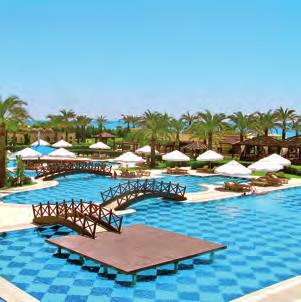 W HOTELU: 5 restauracji, 4 bary, 6 sal konferencyjnych, winda, basen kryty (150 m²), basen odkryty (2 024 m²).
