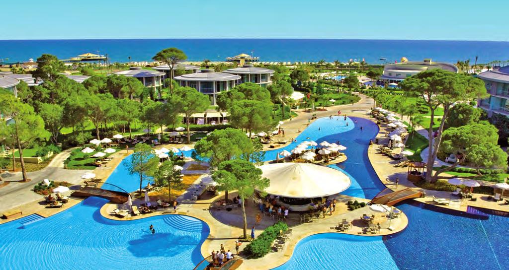 minigolf, rzutki, koszykówka, siatkówka, siatkówka plażowa, aerobik, animacje, dyskoteka, kino.