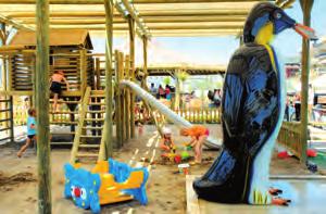 PLAŻA: przy hotelu, prywatna, piaszczysto-żwirowa, 150 m długości.