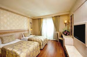 W HOTELU: restauracja, 6 barów, 2 baseny odkryte (550, 250 m²), aquapark (16