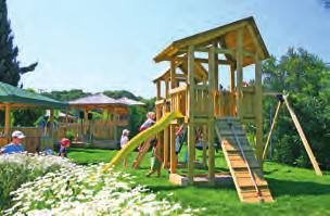 PLAŻA: 900 m od hotelu, prywatna, piaszczysto-żwirowa, 150 m długości. Parasole, leżaki, materace i ręczniki bezpłatne.