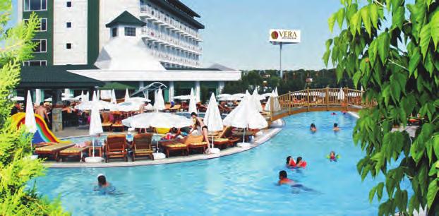 W HOTELU: 4 restauracje, 6 barów, 3 sale konferencyjne, 3 baseny odkryte (436, 359, 100 m²), 3 zjeżdżalnie wodne.