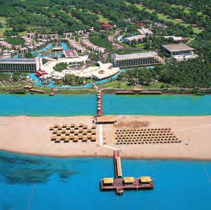 PLAŻA: przy hotelu, prywatna, piaszczysta, 500 m długości. Parasole, leżaki, materace i ręczniki bezpłatne.