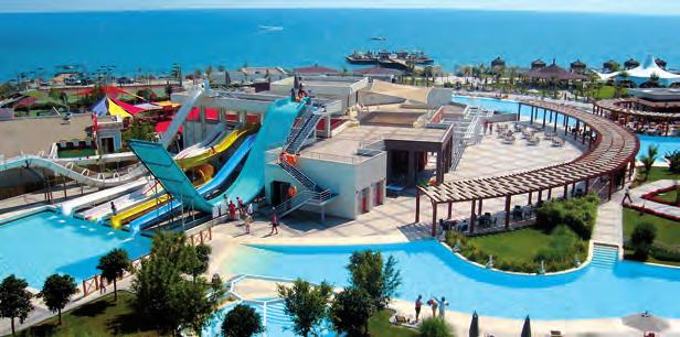 rzutki, bilard, szachy, minigolf, koszykówka, siatkówka, siatkówka plażowa, miniboisko do piłki nożnej, aerobik, animacje, dyskoteka, kino.