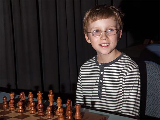 Anton Smirnow 2014 rok Eirc Lippey Kiedy 9 sierpnia 2014 roku Anton Smirnow zdobył tytuł mistrza międzynarodowego, miał zaledwie 13 lat i był najmłodszym, pierwszym posiadaczem