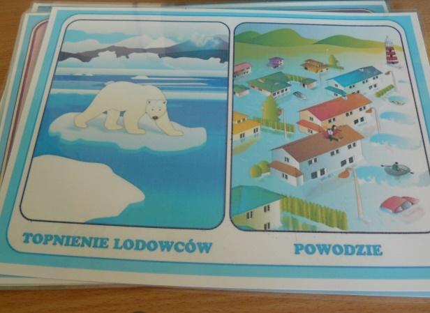 W czasie wycieczki po najbliższej okolicy zaopatrzone w lupy obserwowały ciekawe okazy roślin i zwierząt w ich naturalnym środowisku. Realizacja zadania Ekotropiciele przyniosła oczekiwane rezultaty.