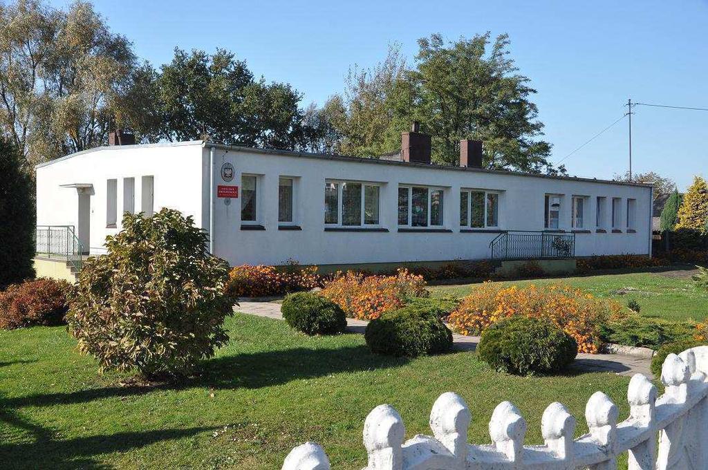 nas w roli wychowawców i kształtowaniu postaw dzieci i młodzieży w duchu słów Jana Pawła II Wymagajcie od siebie, choćby inni od