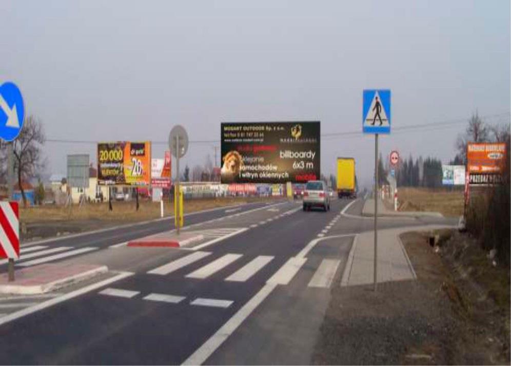 Powierzchnia: 224 m (jedna strona powierzchnia dwustronna) Format: 28 m x 8 m (jedna strona) Oświetlenie: tak Lokalizacja: bezpośrednio przy drodze wjazdowej z Lublina do Białegostoku Miejscem