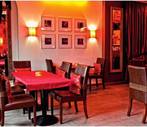 Restauracja oferuje klientom wiele specjałów kuchni tego kraju, między innymi tapas- będący symbolem hiszpańskiego stylu