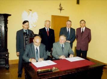 24 Uczelni. Tytuł przyznano na wniosek Rady Wydziału Inżynierii Środowiska i Energetyki, z inicjatywy prof. Zbigniewa POPIOŁKA i prof.