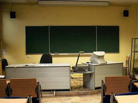 4.OBECNY STAN SALI INWENTARYZACJA W sali istnieją elementy instalacji audiowizualnej, wykonanej ok.10 lat temu.