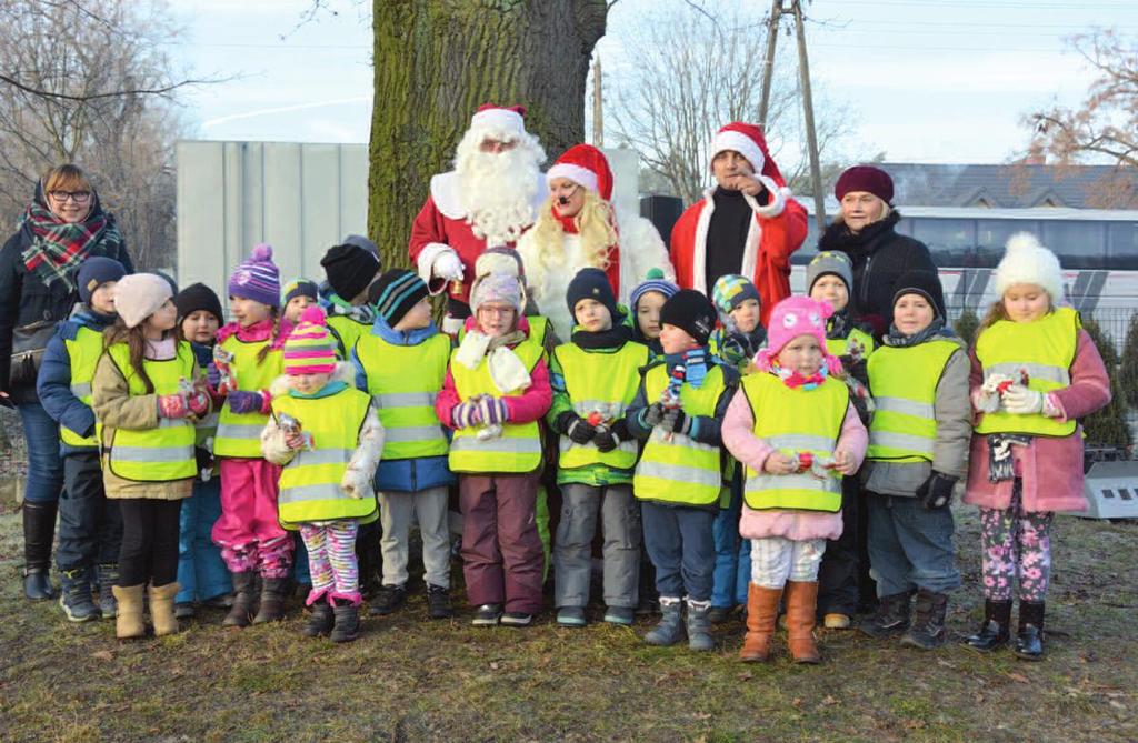 W naszej gminie Św. Mikołaj przynosi odblaski JEDEN ODBLASK - CAŁE ŻYCIE Coraz więcej z nas po zmroku używa odblasków. Na odzieży, rowerach, plecakach i torbach.