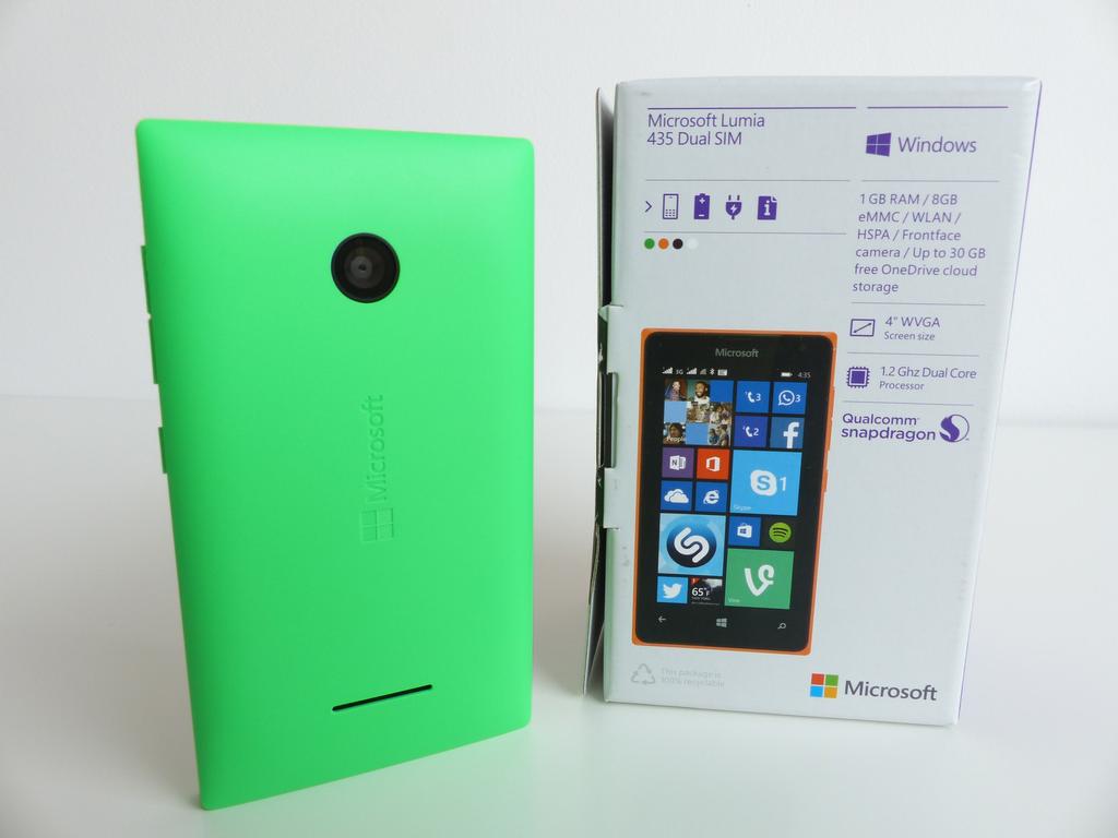 Jak na najtańszy telefon w ofercie przystało, zestaw akcesoriów ogranicza się do rzeczy niezbędnej - ładowarki. W pudełku nie ma nic więcej oprócz telefonu i kilku kartek.