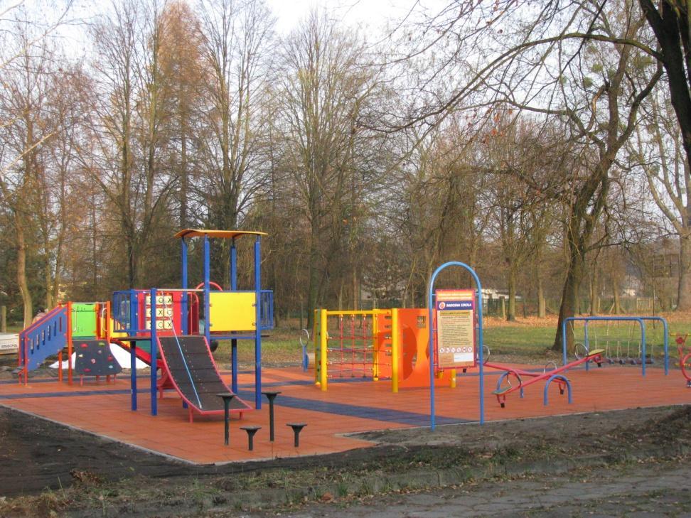 Plac zabaw Radosna szkoła - Pludry 25 wybudowano szkolny plac zabaw przy Zespole Szkolno- Przedszkolnym w