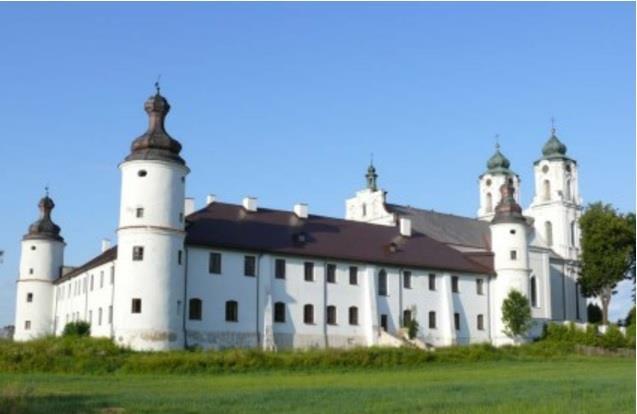 Prawie cały wiek mieszkał w Sejnach, tam też i umarł, mając około 70 lat 3. Budynek Seminarium Duchownego w Sejnach (fot. góra ok. 1909 r.; dół współcześnie), dawniej klasztor dominikanów.
