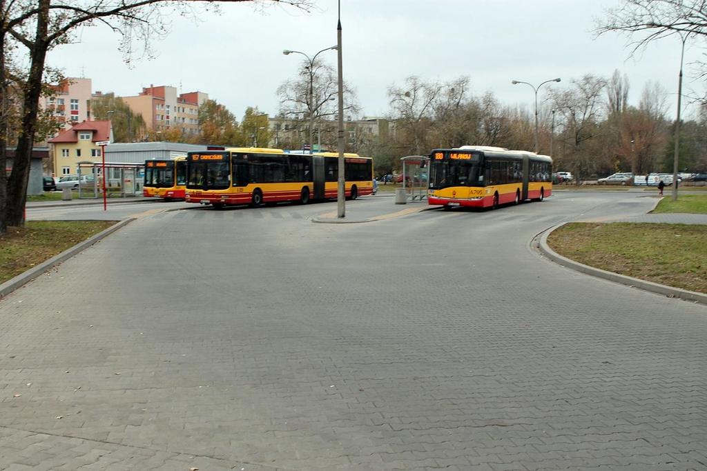Chomiczówka Nazwa przystanku krańcowego Chomiczówka Linie autobusowe analizowane 116, 180 Linie autobusowe ogółem 116, 121, 167, 180 Sposób zawracania autobusów Plac Własność terenu Miasto st.