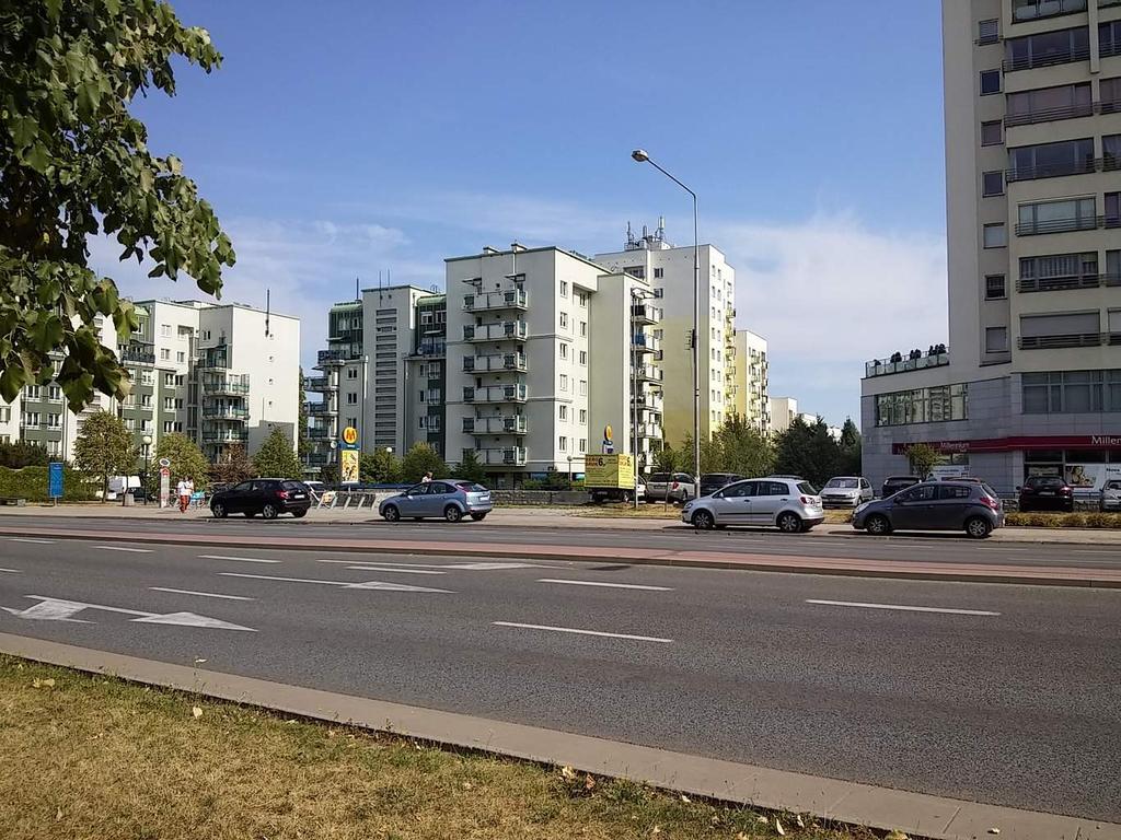 Przenosimy się pod urząd dzielnicy Ursynów.