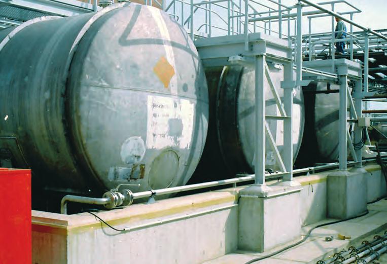 transportu i monta u. Sk³ad zbiorników z chemikaliami W razie potrzeby mo na wykonaæ równie i wiêksze naczynia zbiorników poprzez zestawienie wiêkszej iloœci pojedynczych elementów.