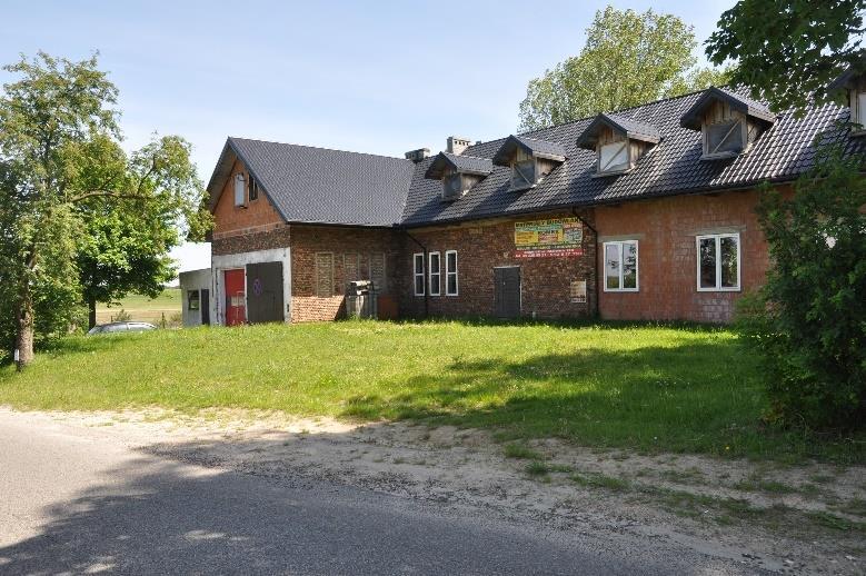 Bardzo dużym problemem w miejscowości jest niska aktywność społeczna. W Wyborach Parlamentarnych w 2015 roku do głosowania poszło jedynie 36,6% mieszkańców.