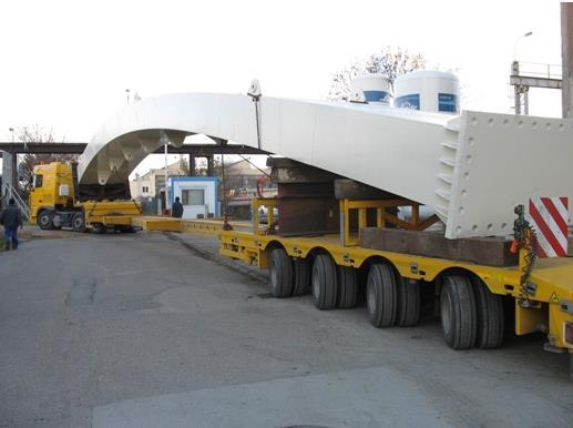 Zgodnie z Prawem o Ruchu Drogowym, nie potrzeba specjalnych zezwoleń na transport, jeśli całkowite wymiary (konstrukcja + pojazd) nie przekraczają: szerokość 3,20 m; długość 15,0 m (jeden pojazd) lub