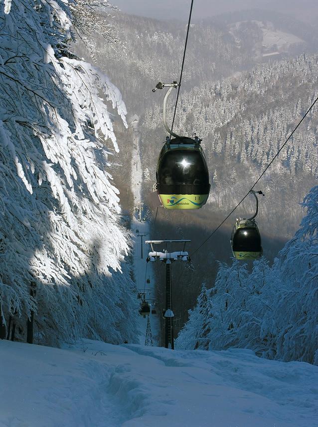 Glavni dosežki Rezultati programa za zamenjavo malih peči na premog so opazni pri zmanjšanju emisij CO 2 do 300 ton letno.