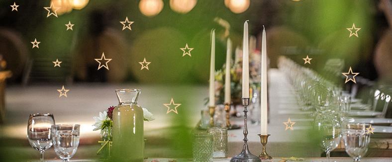 dole znajduje się sala z kominkiem, barem, sklepikiem własnych ekologicznych przetworów oraz częścią restauracyjną.