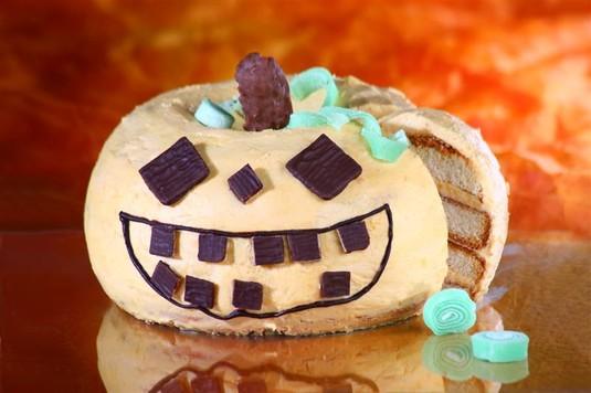 Tort dynia na Halloween - VIDEO 0 minut 170 C jajko - 8 sztuk cukier - 2 szklanki mąka - 2 szklanki proszek do pieczenia - 2 łyżeczki marmolada - 500 gramów krem budyniowy - 2 opakowania mleko - 1