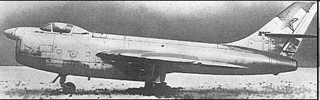 4.1.1 Zjawiska aeroelastyczne - rys historyczny Szybki rozwój lotnictwa w okresie II Światowej i po niej stwarzał coraz większe problemy aeroelastyczne samoloty zaczęły przekraczać prędkość dźwięku.