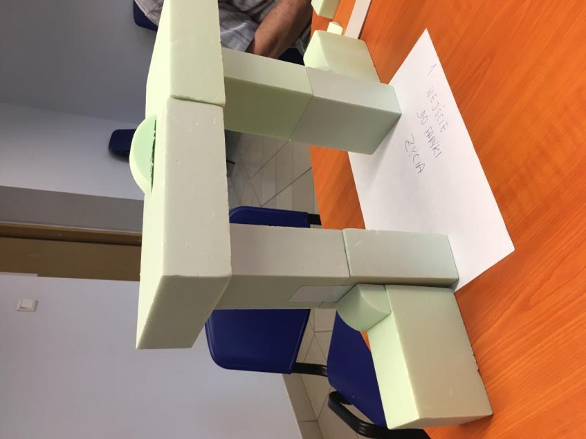 Strona15 Projekty rozwiązań stworzone przez uczestników 1.BRAMA MONUMENTALNA DO FABRYKI PEŁNEJ ŻYCIA Rodzaj symbolicznego wejścia, otwarcia przestrzeni.
