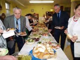Eucharystii, wystawionym publicznie lub ukrytym w tabernakulum, modlitwę Ojcze nasz i Credo, dodając pobożne wezwanie do Pana Jezusa Miłosiernego (np. Jezu Miłosierny, ufam Tobie ).