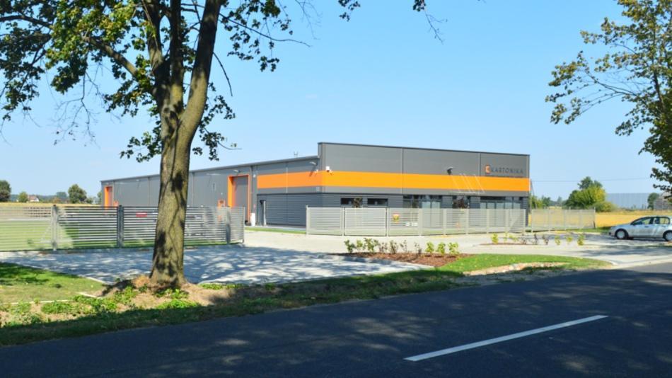 pisami i obowiązującymi normami.