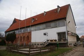 Kołbacz Dom opata Dom opata został wybudowany niedaleko zabudowań klasztornych - prawdopodobnie z klasztorem łączył go kryty krużganek. Wzniesiony w XIII w. był wielokrotnie przebudowywany.