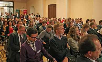 Forum to nie tylko ponad 80 wystawców ale również liczne debaty i panele dyskusyjne. Zaraz po uroczystym otwarciu, o godz. 12.