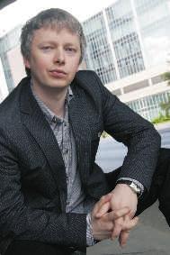 Wstęp Szanowni Państwo, to już siódme wydanie Raportu o dokumentach infodok. Szczegółowe analizy obejmują tym razem głównie III kwartał 2011 r. w porównaniu do analogicznego okresu sprzed 12 miesięcy.