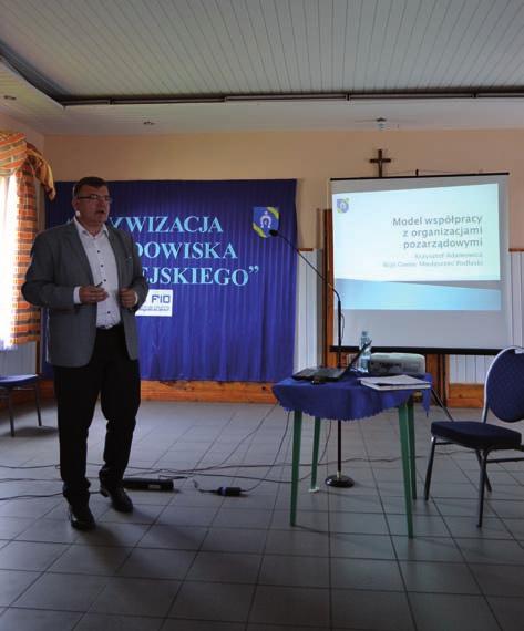 Tłuściec zorganizowało konferencję dla liderów środowiskowych pod nazwą Aktywizacja środowiska wiejskiego. Konferencja miała miejsce w remizie OSP w Tłuśćcu 31 maja b.r. Otwarcia wydarzenia dokonali Czesław Krzysztof Węgrzyniak prezes Stowarzyszenia Inicjatyw Lokalnych Tłuściec wraz z Krzysztofem Adamowiczem Wójtem Gminy Międzyrzec Podlaski.