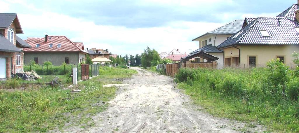 Asnyka i Poetów brak nawierzchni, odwodnienia i możliwości ruchu pieszego Typowa