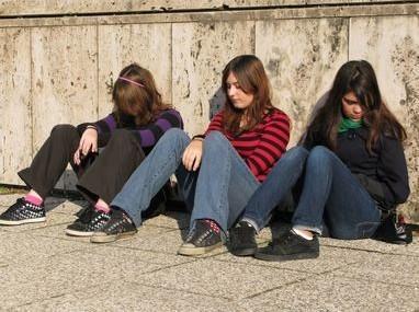 WPROWADZENIE GENEZA ZJAWISKA NEET 3 Występowanie NEET-sów zostało odnotowane już w latach 60. XX wieku w Stanach Zjednoczonych.