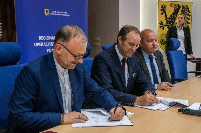 Gdyńska rewitalizacja z blisko 40 milionową dotacją od UE Gdynia otrzymała blisko 40 milionów złotych dotacji z budżetu UE w ramach Regionalnego Programu Operacyjnego na rewitalizację trzech obszarów