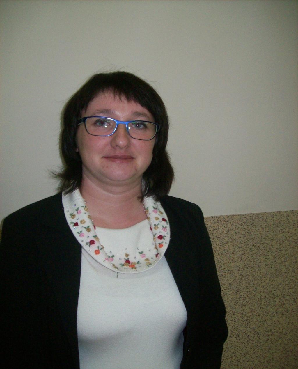 Wywiad z Panią Anastazją Nogalską- Śmigielską, nauczycielką wiedzy o społeczeństwie. Str. 4 1. Czy bycie nauczycielką było Pani marzeniem?