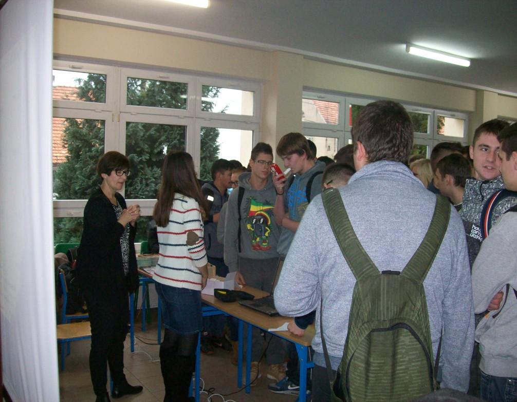 uczniów szkół ponadgimnazjalnych.