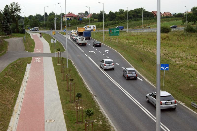 BUDOWA DROGI ŁĄCZĄCEJ ULICĘ PODKARPACKĄ Z ULICĄ