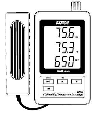 Wprowadzenie Gratulujemy zakupu rejestratora danych Extech SD800 CO 2 /temperatury/wilgotności. Ten rejestrator wyświetla i przechowuje odczyty CO 2, temperatury i wilgotności względnej.